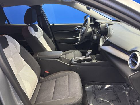 Used 2024 Chevrolet Trax LS image 21