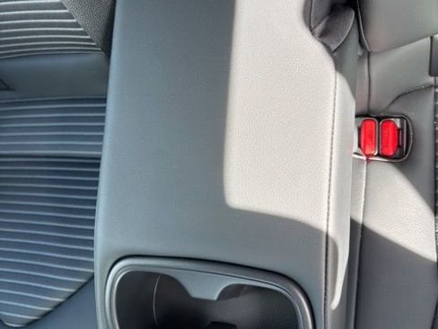 Used 2024 Toyota Camry SE image 32