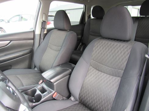 Used 2018 Nissan Rogue SV image 14