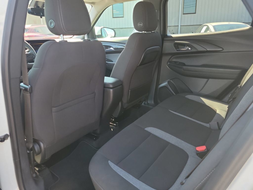 Used 2025 Chevrolet TrailBlazer LT FWD image 17