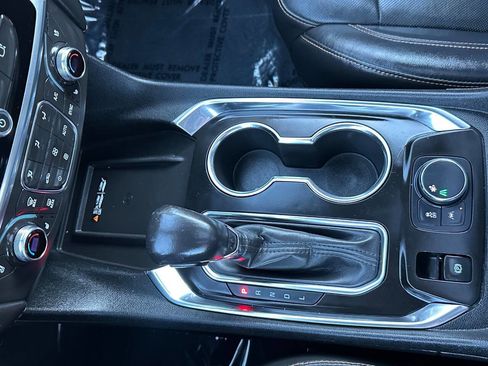 Used 2021 Chevrolet Traverse Premier image 32