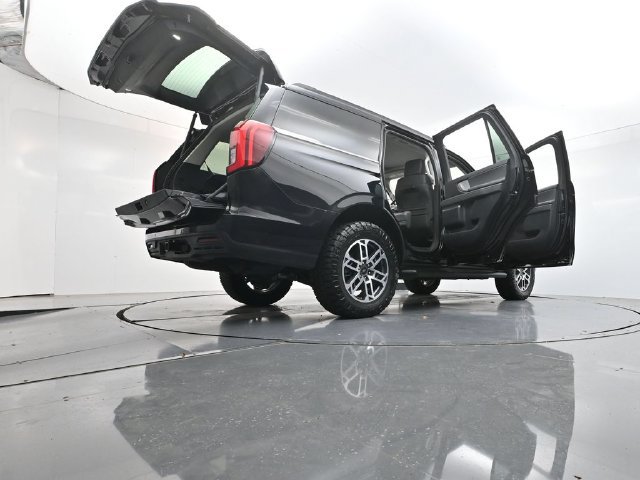 Used 2025 Ford Expedition Active AWD/4WD image 60