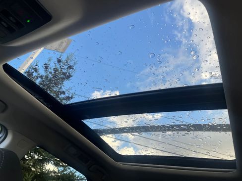 Used 2024 Nissan Pathfinder SV w/ SV Premium Package image 2