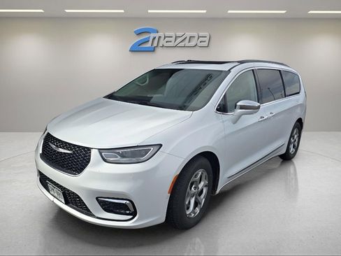 Used 2022 Chrysler Pacifica Limited image 11