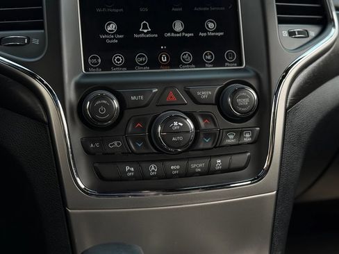 Used 2018 Jeep Grand Cherokee Altitude AWD/4WD image 23