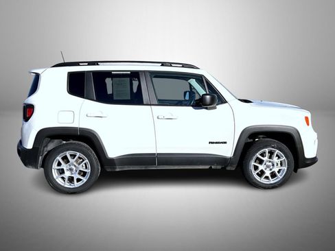 Certified 2022 Jeep Renegade Latitude w/ Convenience Group image 4