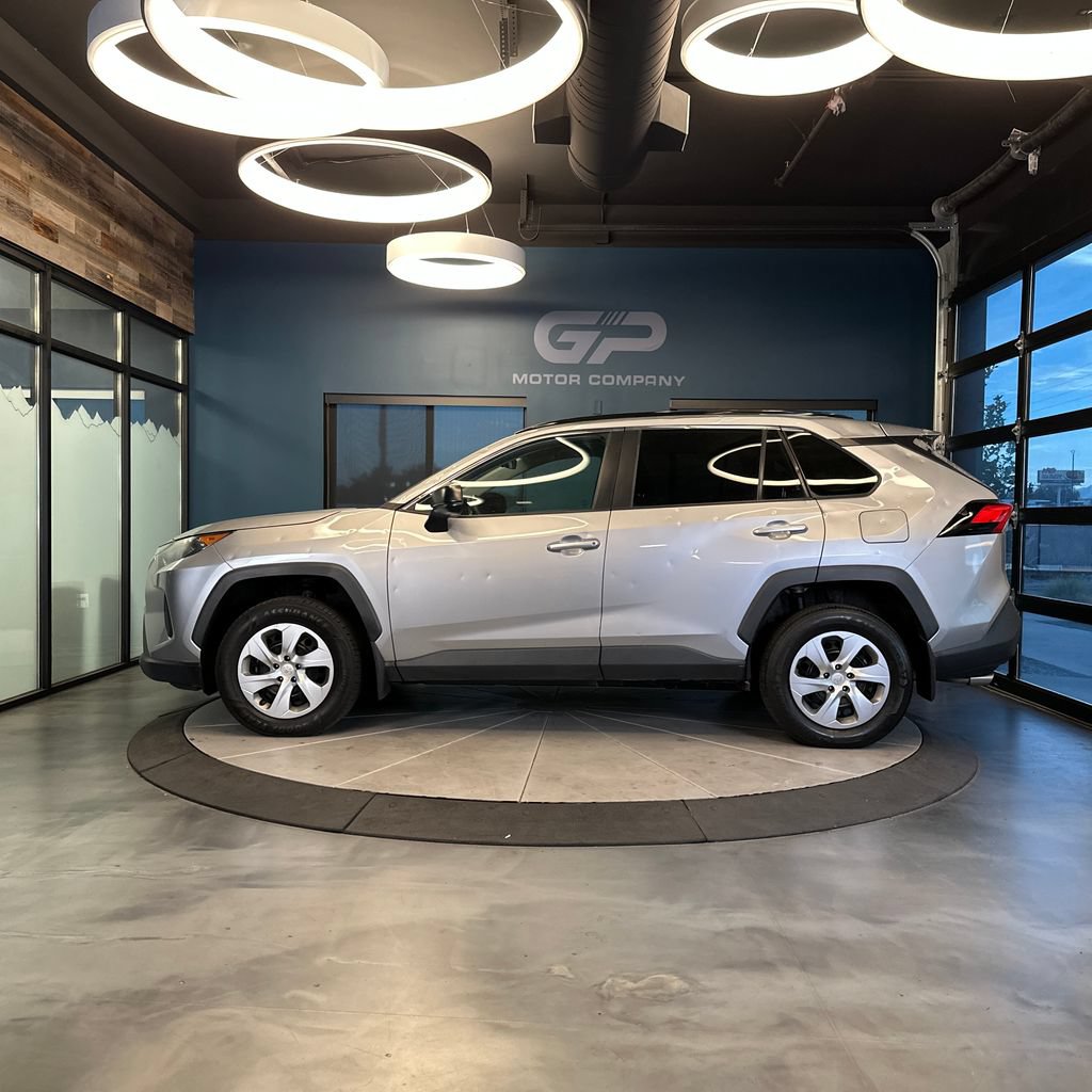 Used 2021 Toyota RAV4 LE FWD image 6