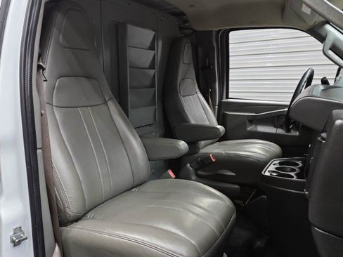 Used 2023 GMC Savana 2500 w/ Driver Convenience Package RWD image 19