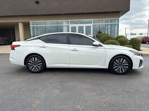 Used 2023 Nissan Altima 2.5 SV image 4