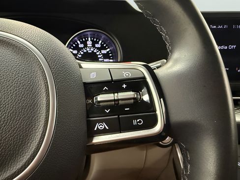 Used 2024 Kia Carnival LX FWD image 20