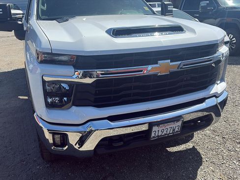 Used 2024 Chevrolet Silverado 2500 LT w/ Convenience Package AWD/4WD image 2