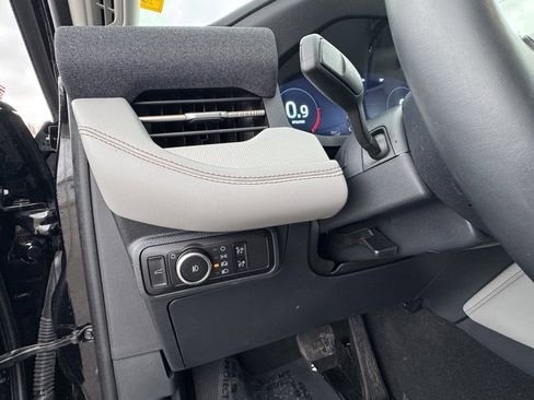 Used 2025 Ford Explorer Active w/ Active Comfort Package image 26