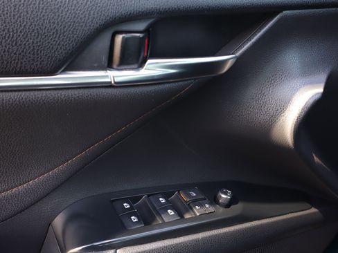 Used 2018 Toyota Camry XLE image 20