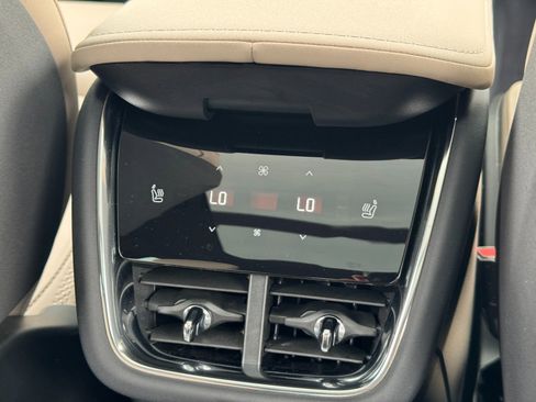 Used 2025 Volvo EX90 Ultra image 32