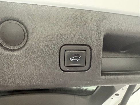Used 2024 Chevrolet Equinox LT FWD image 9