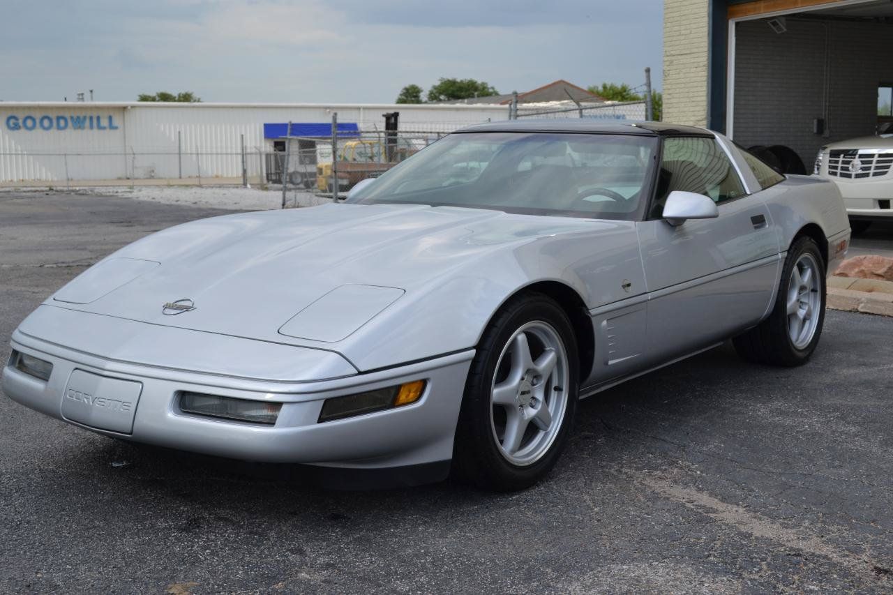 Used 1996 Chevrolet Corvette Coupe RWD image 5