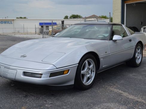 Used 1996 Chevrolet Corvette Coupe RWD image 5