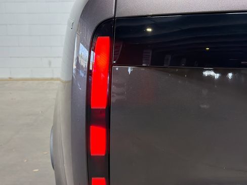 Used 2025 Land Rover Range Rover Long Wheelbase SE image 11