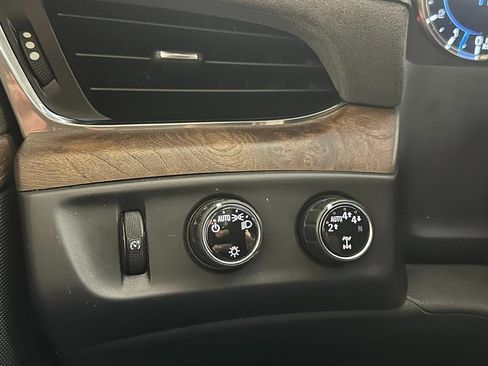 Used 2017 Cadillac Escalade Luxury AWD/4WD image 46