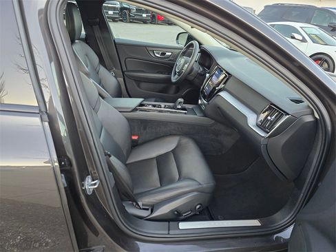 Used 2025 Volvo S60 B5 Core image 11