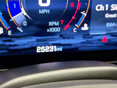 Used 2025 Chevrolet Suburban Z71 AWD/4WD image 8