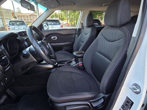 Used 2018 Kia Soul FWD image 13