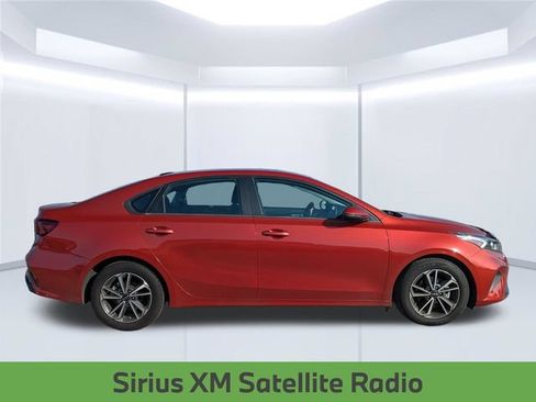 Used 2022 Kia Forte LXS w/ LXS Technology Package FWD image 4