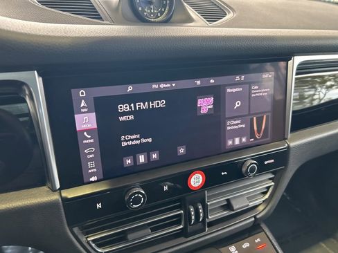 Used 2024 Porsche Macan image 7