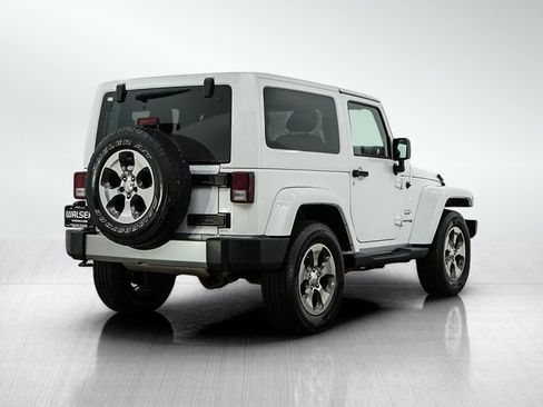 Used 2018 Jeep Wrangler Sahara w/ Connectivity Group AWD/4WD image 5