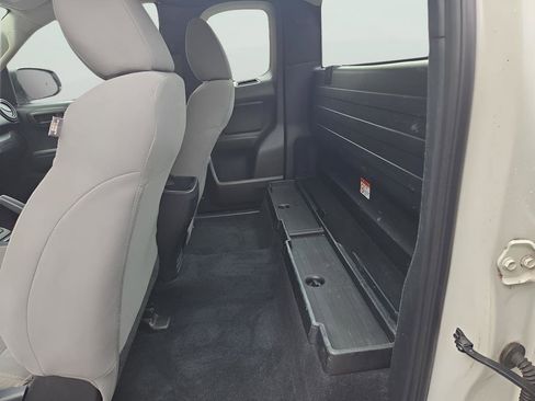 Used 2017 Toyota Tacoma SR image 11