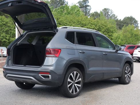 Used 2024 Volkswagen Taos SE image 3