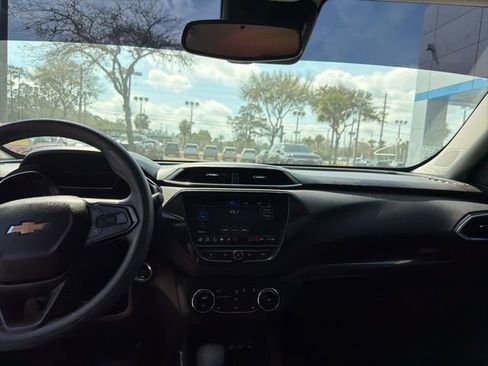 Used 2022 Chevrolet TrailBlazer LT w/ Convenience Package image 9