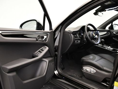 Certified 2026 Porsche Macan AWD/4WD image 40