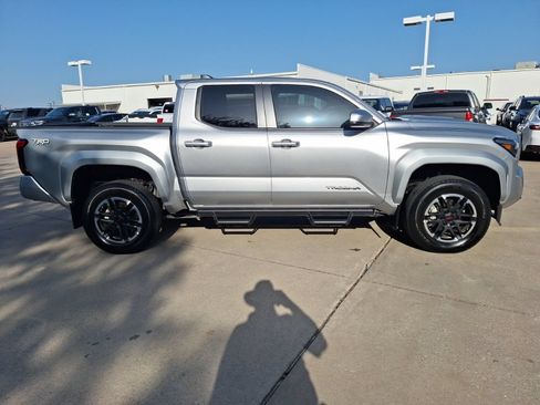 Used 2024 Toyota Tacoma TRD Sport AWD/4WD image 7