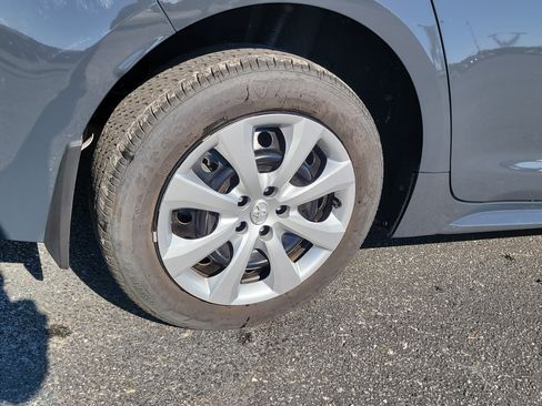 Certified 2025 Toyota Corolla LE image 10