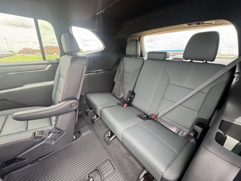 New 2025 GMC Acadia AT4 w/ Luxury Package AWD/4WD image 18