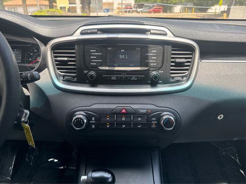 Used 2018 Kia Sorento L FWD image 13