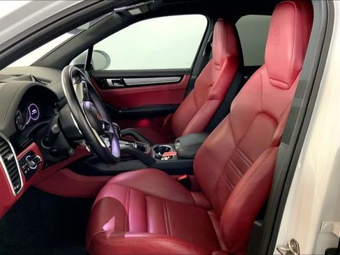 Used 2021 Porsche Cayenne S image 11