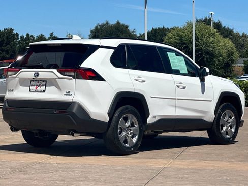 Used 2024 Toyota RAV4 LE AWD/4WD image 4