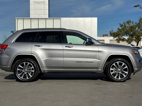 Used 2017 Jeep Grand Cherokee Overland image 8