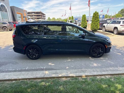 Used 2025 Chrysler Pacifica Limited FWD image 6