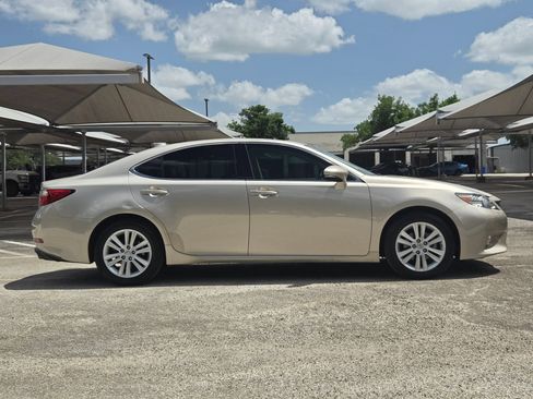 Used 2015 Lexus ES 350 w/ Premium Package FWD image 3