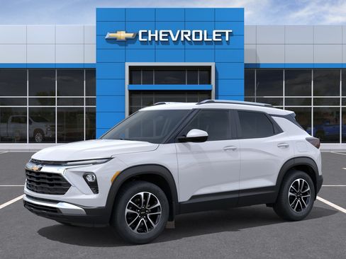 New 2026 Chevrolet TrailBlazer LT FWD image 2