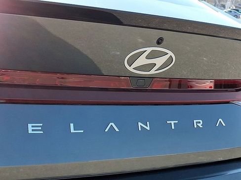 Used 2025 Hyundai Elantra Sport image 29