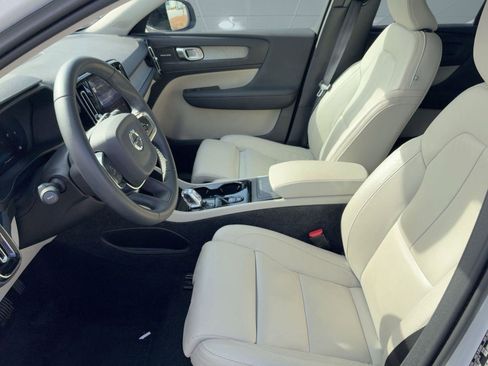 Certified 2023 Volvo XC40 B5 Plus w/ Driver Assist Package image 5