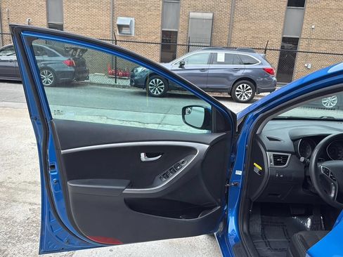 Used 2017 Hyundai Elantra GT FWD image 15