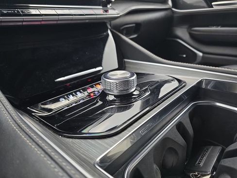 Used 2024 Jeep Wagoneer Series II w/ Flexible Seating Group image 31