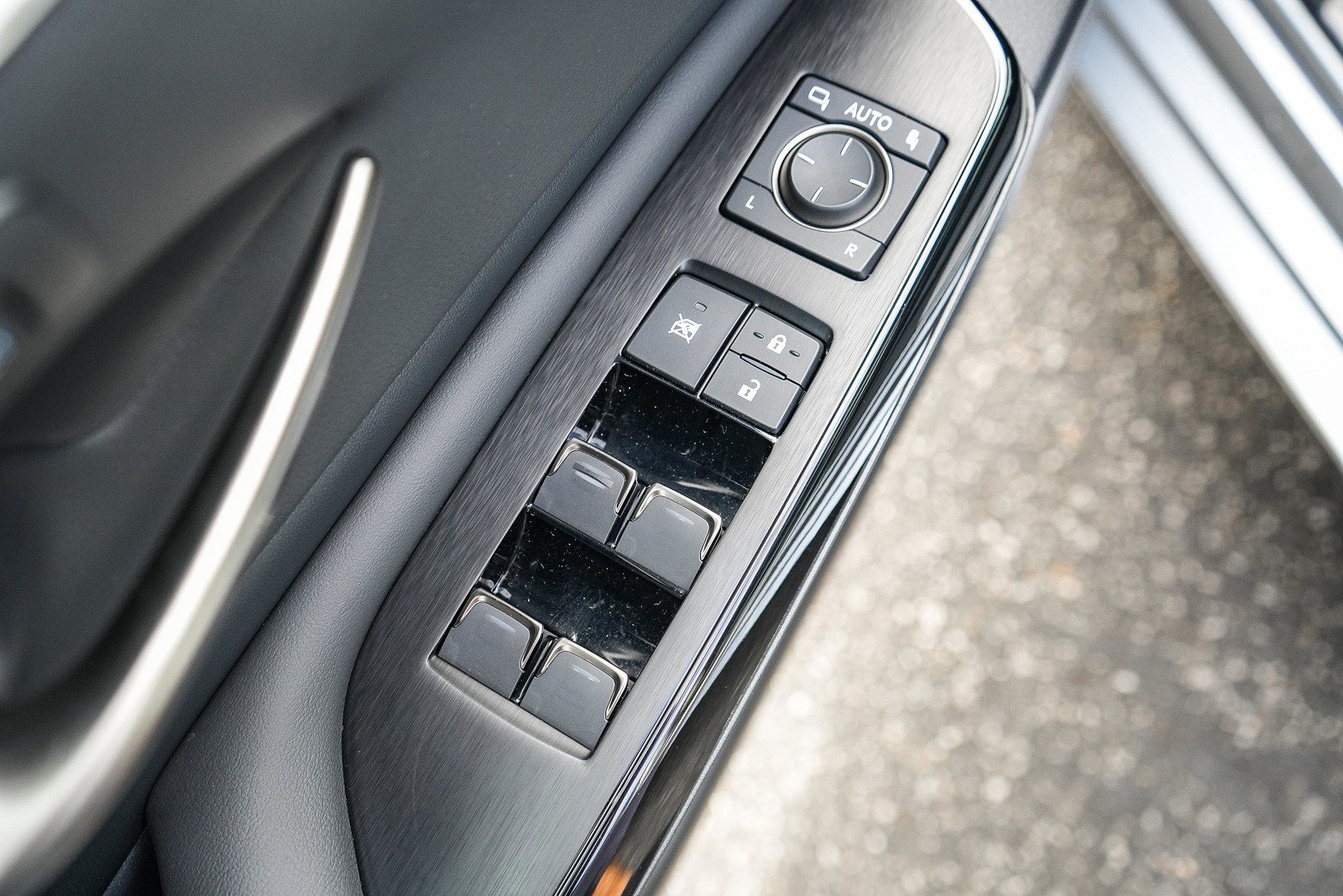 Used 2025 Lexus ES 300h w/ Premium Package FWD image 20
