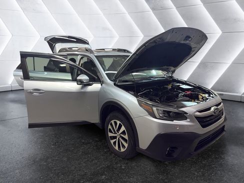 Used 2022 Subaru Outback Premium image 7