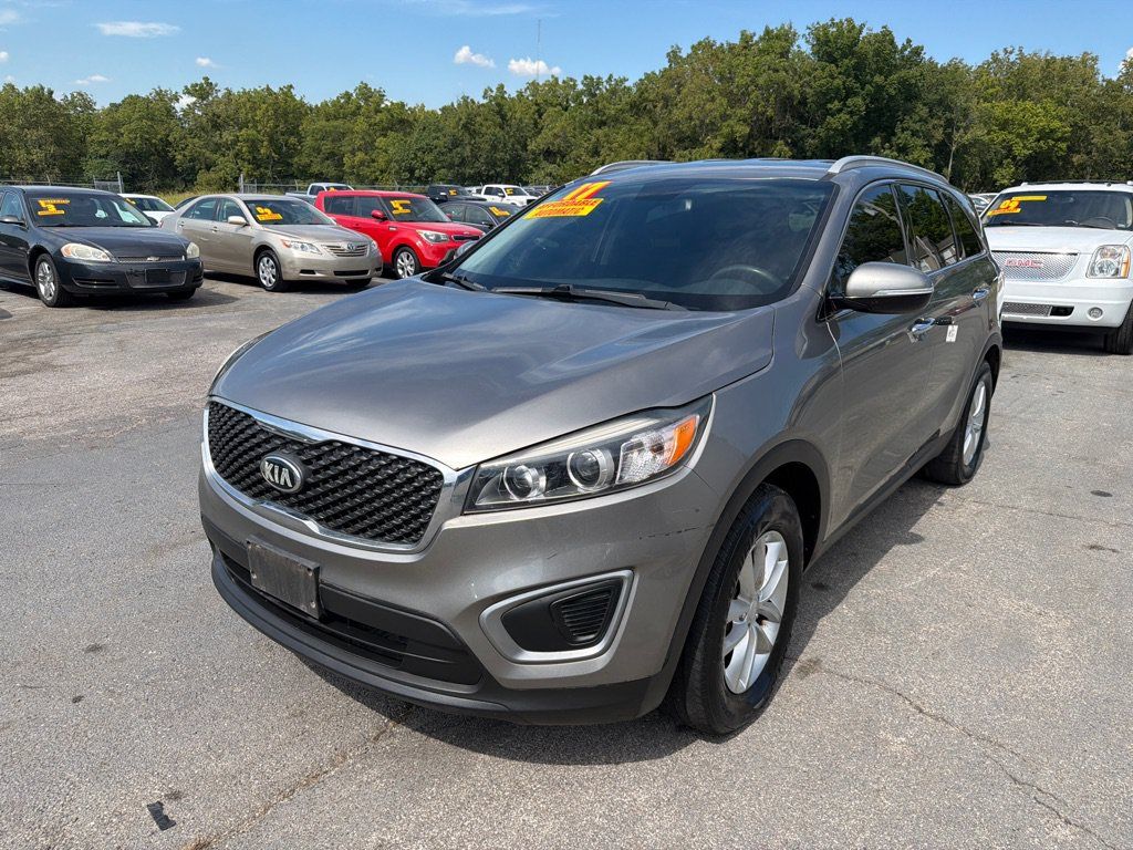 Used 2017 Kia Sorento LX FWD image 2